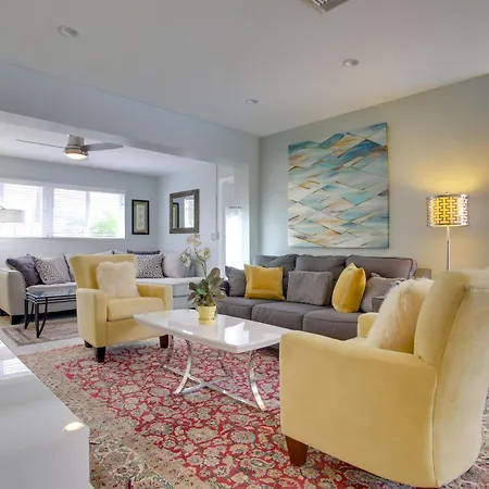 Modern Retreat 3 Miles From Fort Lauderdale Beach!